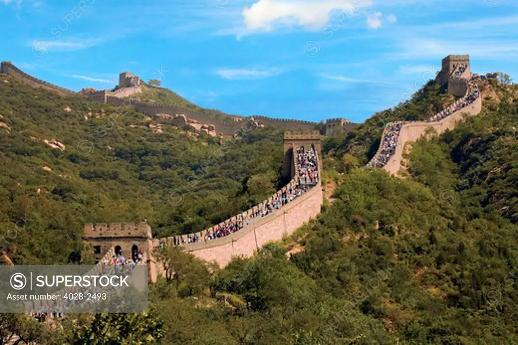 China, Badaling, Great Wall, Crowds gather quickly atop of the Great Wall.