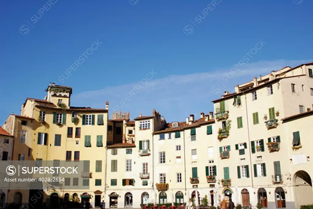 Lucca, Tuscany, Italy, The oval Piazza del Anfiteatro built on the site of the Roman Amphitheatre