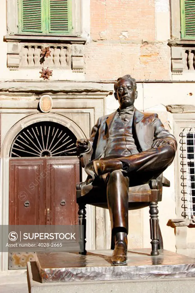 Lucca, Tuscany, Italy, Bronze statue of Giacomo Puccini in Piazza Cittadella