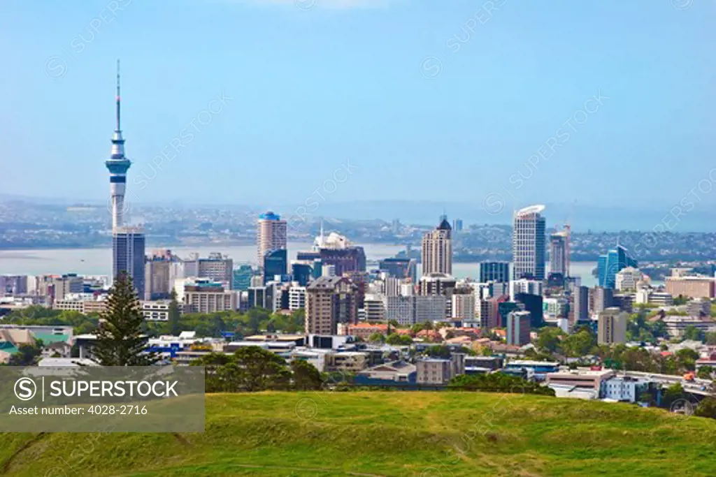 Auckland, Central Auckland, North Island, New Zealand, Pacific, Crater of Mount Eden with city beyond