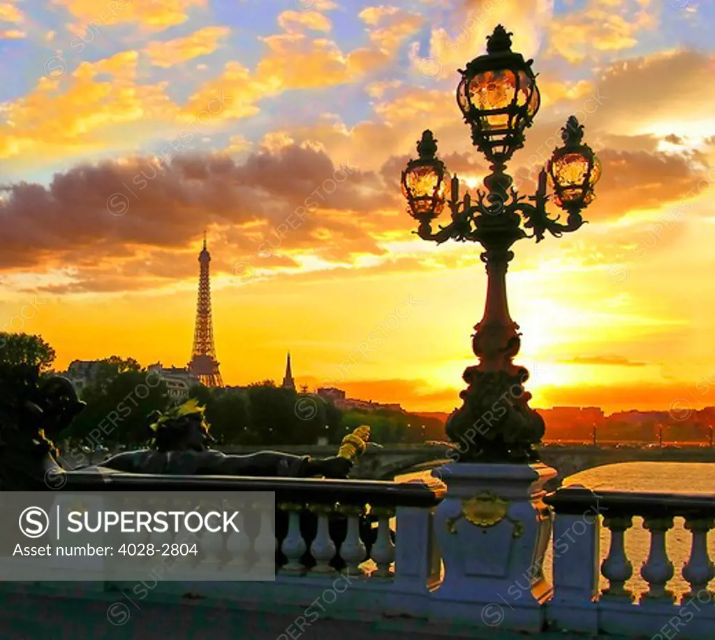 France, Paris, Eiffel Tower seen from the Alexandre III Bridge, sunset
