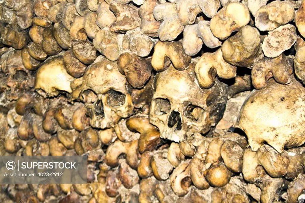 Paris, France, Ile-de-France, bones and skulls in the Catacombs, the mass underground graveyard of Paris in Montparnasse