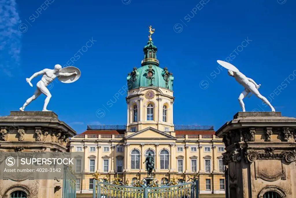 Germany, Berlin, Berlin Charlottenburg, Charlottenburg Palace, The entrance and the court d'honneur with the Equestrian Statue of Frederick William I, Elector of Brandenburg, called The Great Elector by Andreas Schluter
