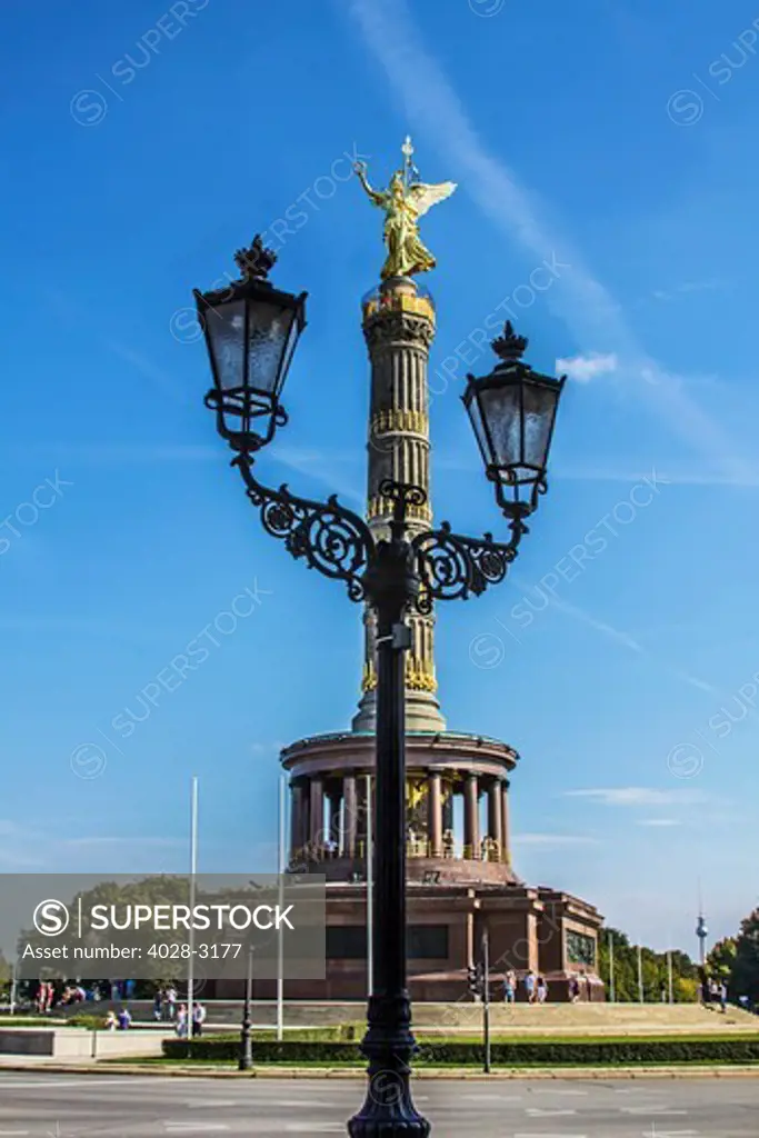 Germany, Berlin, Mitte, Siegessaule monument, also known as the Victory Column and ornat lampost located in the heart of the Tiergarten Park
