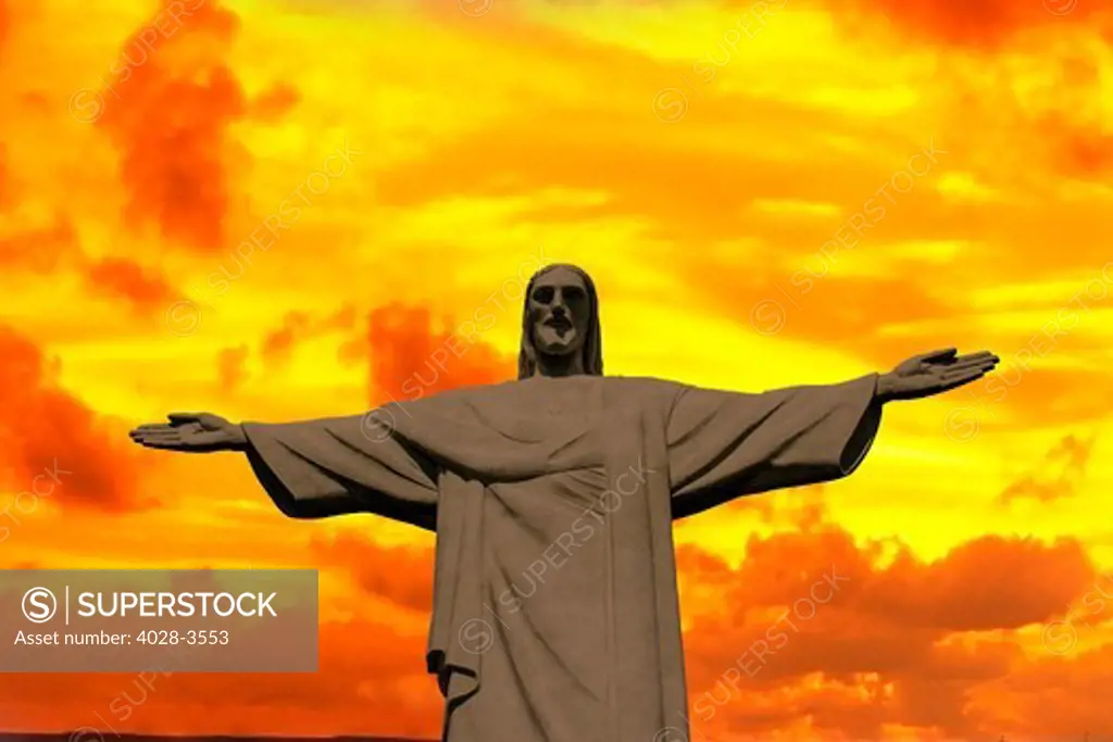 Brasil, Brazil, Rio de Janeiro, Christ the Redeemer on Corcovado mountain at sunset