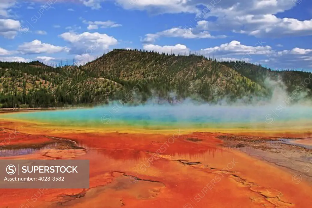 USA, Wyoming, Yellowstone National Park, Midway Geyser Basin, Grand Prismatic Spring