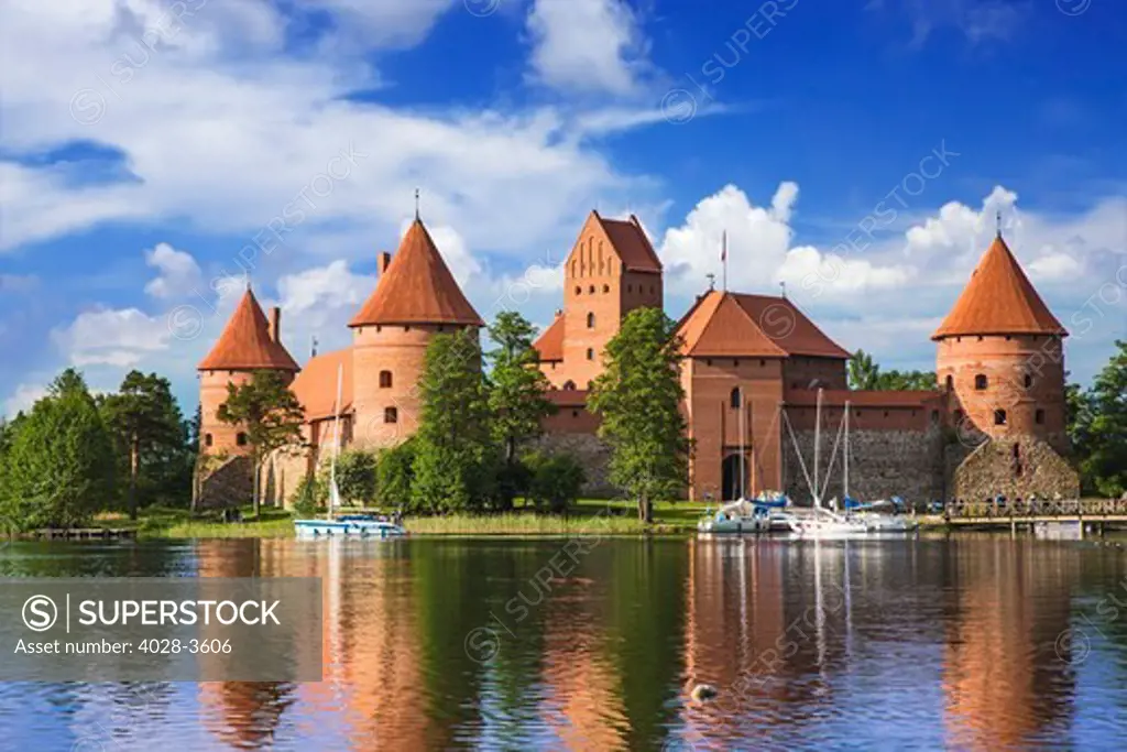 Lithuania, Vlinius, Trakai castle reflected in Galve lake