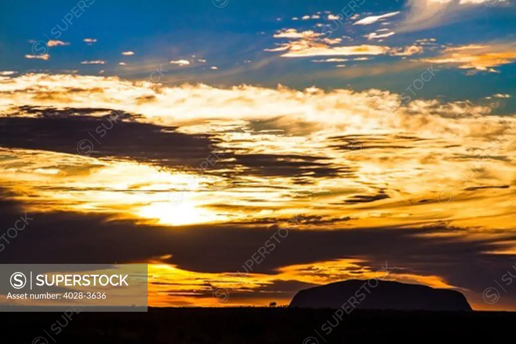 Australia, Northern Territory, NT, the holy mountain of Uluru, Ayers Rock, Uluru-Kata Tjuta National Park at Sunset