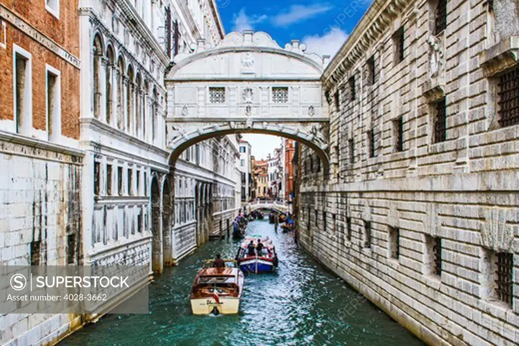 Italy, Venice, Veneto, gondolas and boats sail along the Rio di Palazzo to the Bridge of Sighs, Ponte dei Sospiri