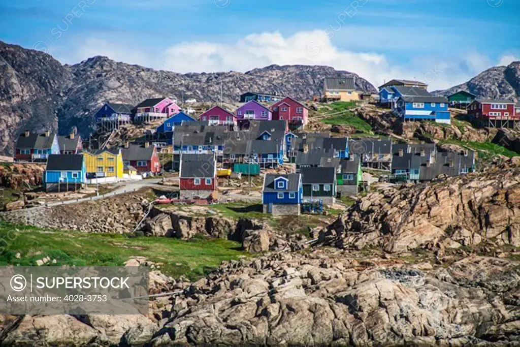 Greenland, Qeqertarsuaq Godhavn village harbour, Disko Island, colorful houses