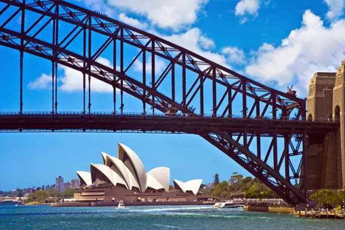 Australia, Sydney, New South Wales, Sydney harbor Bridge and Sydney Opera House