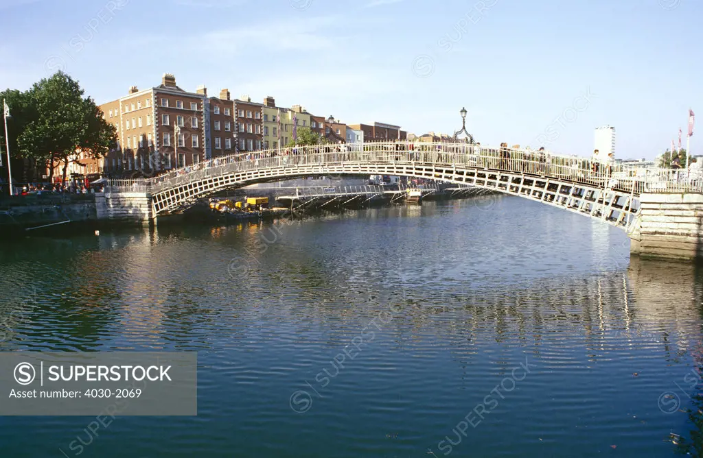 Ha'Penny Bridge, River Liffey, Dublin, Ireland