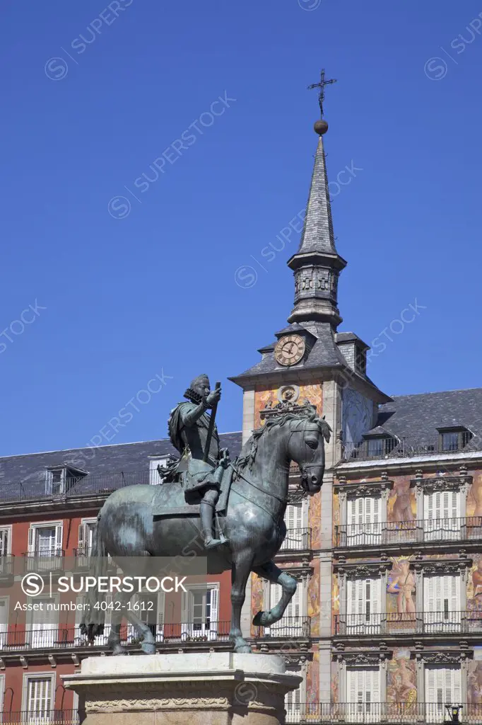 Statue of King Philip III in front of Casa De La Panaderia, Plaza Mayor, Madrid, Spain