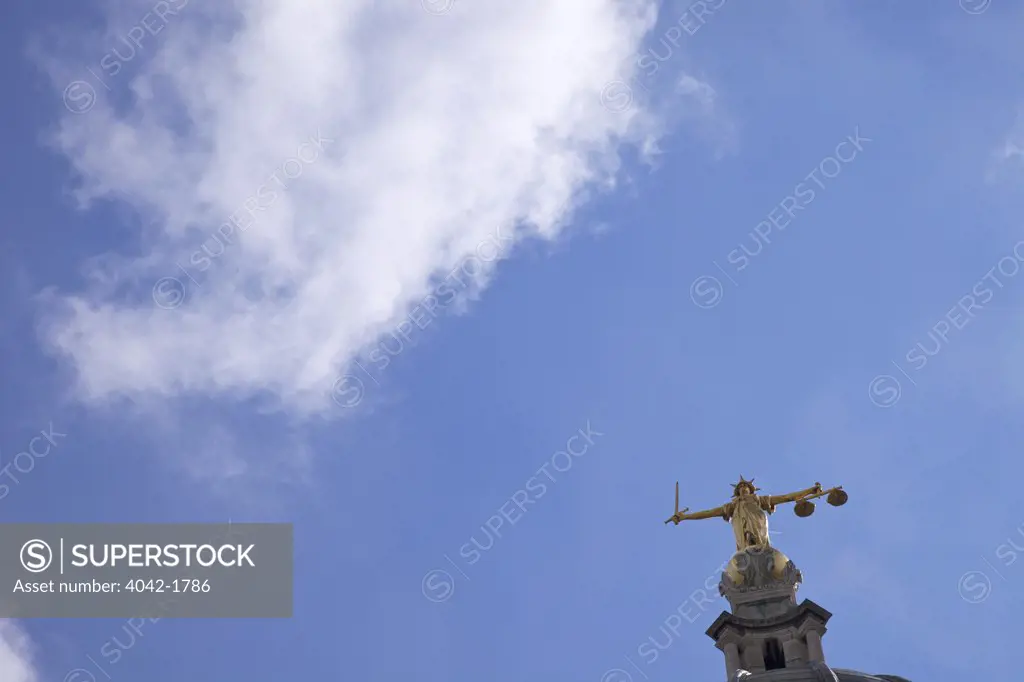 UK, England, London, Old Bailey, Central Criminal Court, Statue of Lady Justice with sword, scales and blindfold