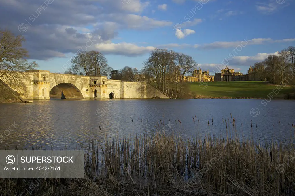 United Kingdom, Oxfordshire, Woodstock, Sir John Vanbrugh's Grand Bridge and Blenheim Palace