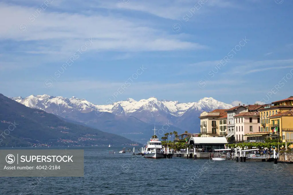 Italy, Lake Como, Bellagio, Spring sunshine in Bellagio