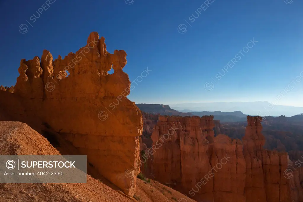 USA, Utah, Bryce Canyon National Park, Hoodoos in early morning from Sunset Point