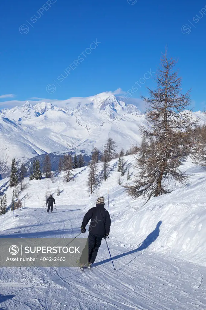 Skiers at La Foret blue piste and Mont Blanc, Peisey-Vallandry, Les Arcs, Savoie, Rhone-Alpes, France