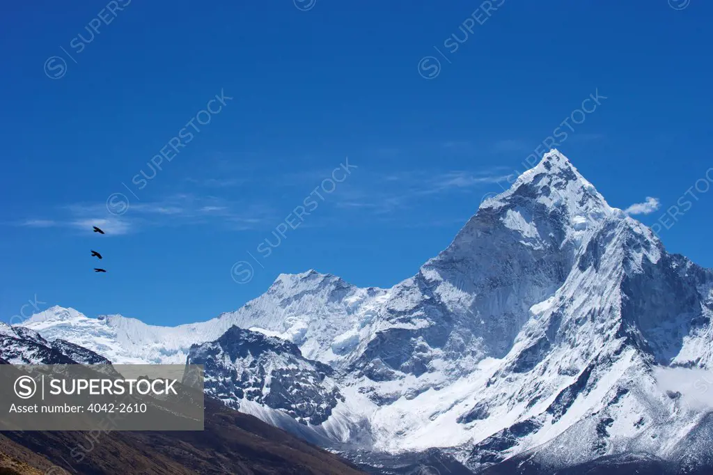 Ama Dablam and Amphu Gyabjen Peak, Khumbu Himal, Sagarmatha National Park, Nepal