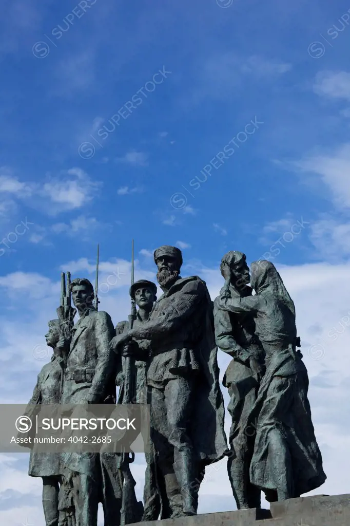 Sculpture of partisans at Monument to the Heroic Defenders of Leningrad, Victory Square, St. Petersburg, Russia