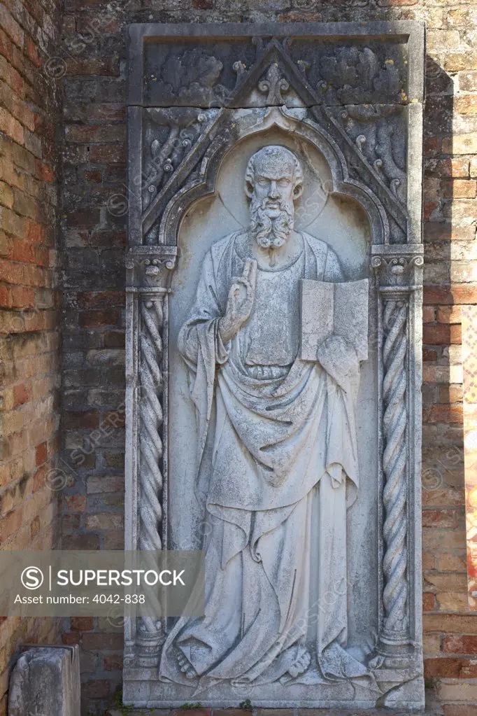 Italy, Veneto, Stone sculpture of Apostle