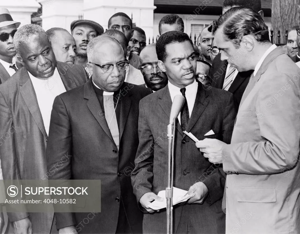 Walter Fauntroy (second from right), Bishop Smallwood Williams and others protest the arrest of Martin Luther King outside the Executive Mansion in Albany, Ga. 1962.
