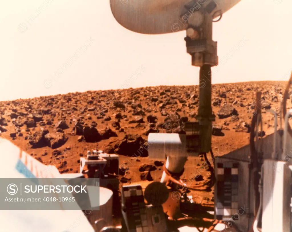 Viking 1 on the Martian surface on July 24, 1976. The sky has a red cast, due to reddish dust in the lower atmosphere.