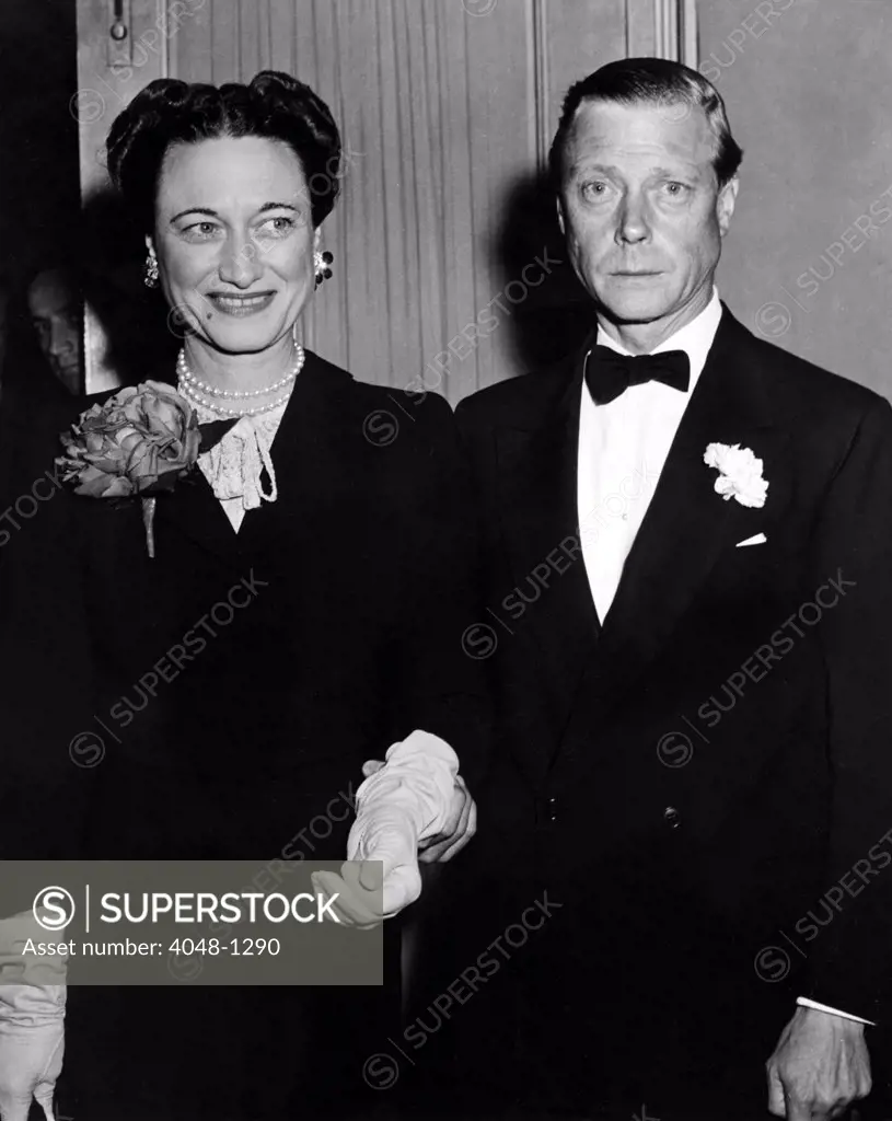 DUKE AND DUCHESS OF WINDSOR as they arrive at the Alvin Theatre in NYC.  May 12, 1943