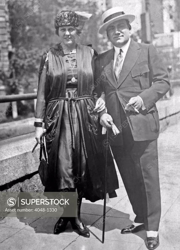Enrico Caruso and his wife, Dorothy Park Benjamin, take a walk on Fifth Avenue in New York, 1918