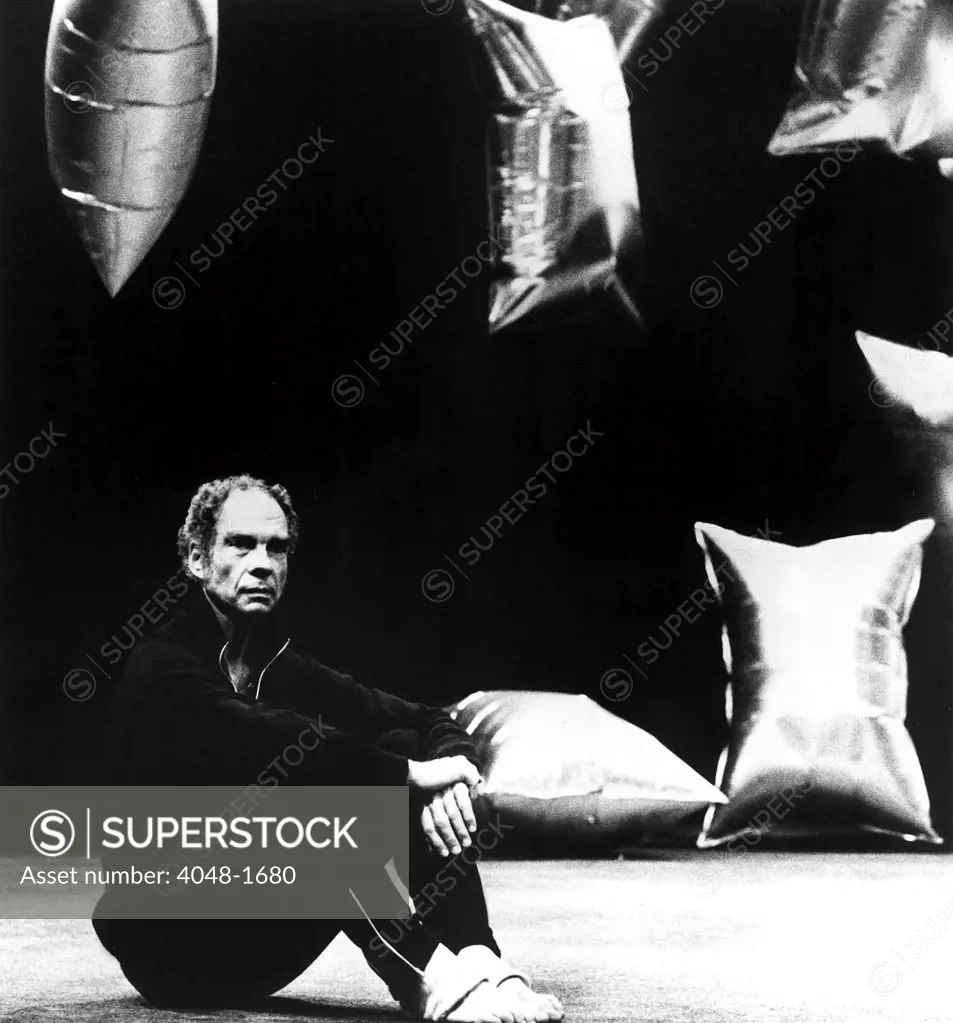 Merce Cunningham on the set of the production RAINFOREST in the 1970s (decor by Andy Warhol)