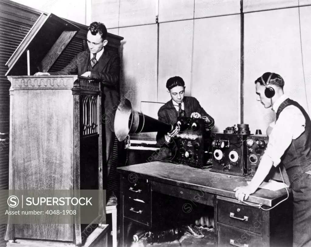 Staff of 8MK Detroit News testing a radio, ca. 1920