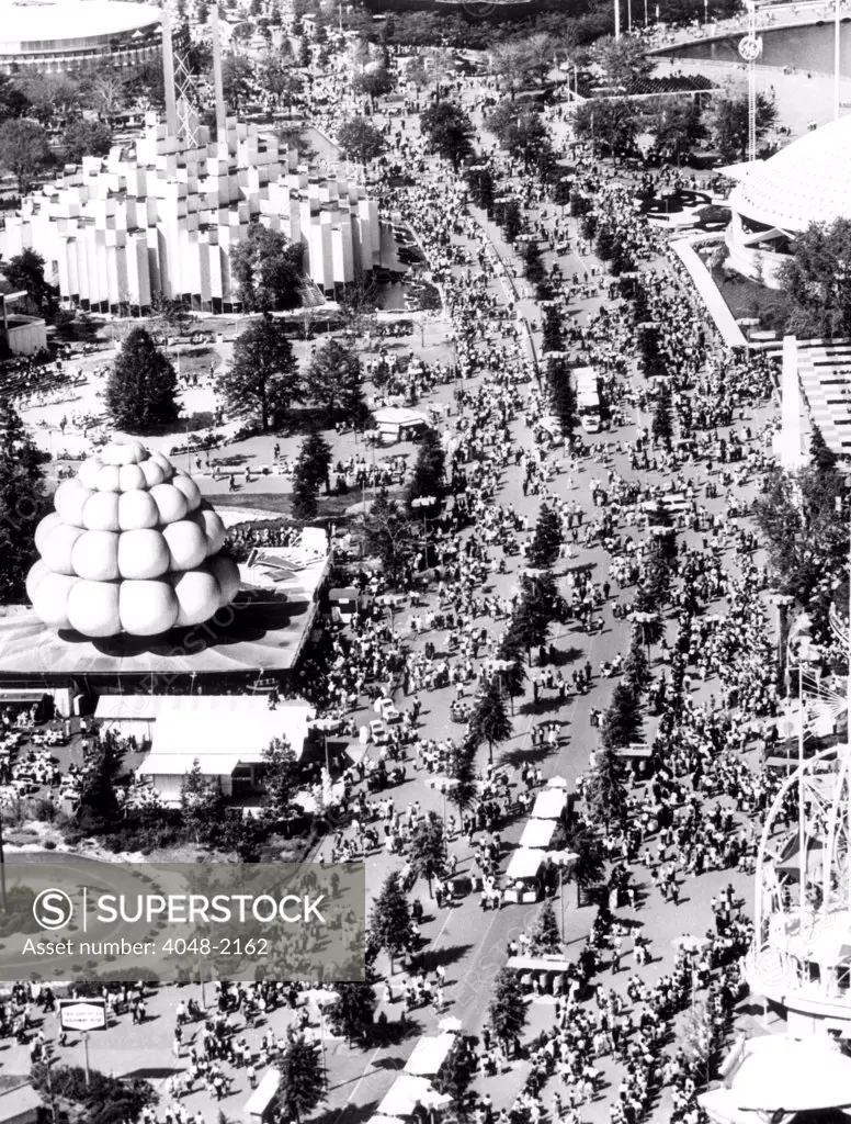 Labor Day weekend crowds at The World's Fair, New York, September 5, 1965.