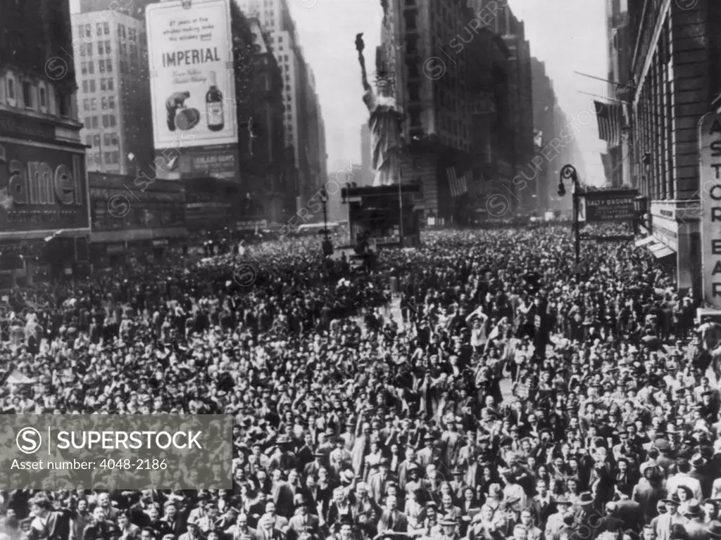 Crowds in Times Square, New York celebrating the end of World War II, 1945.