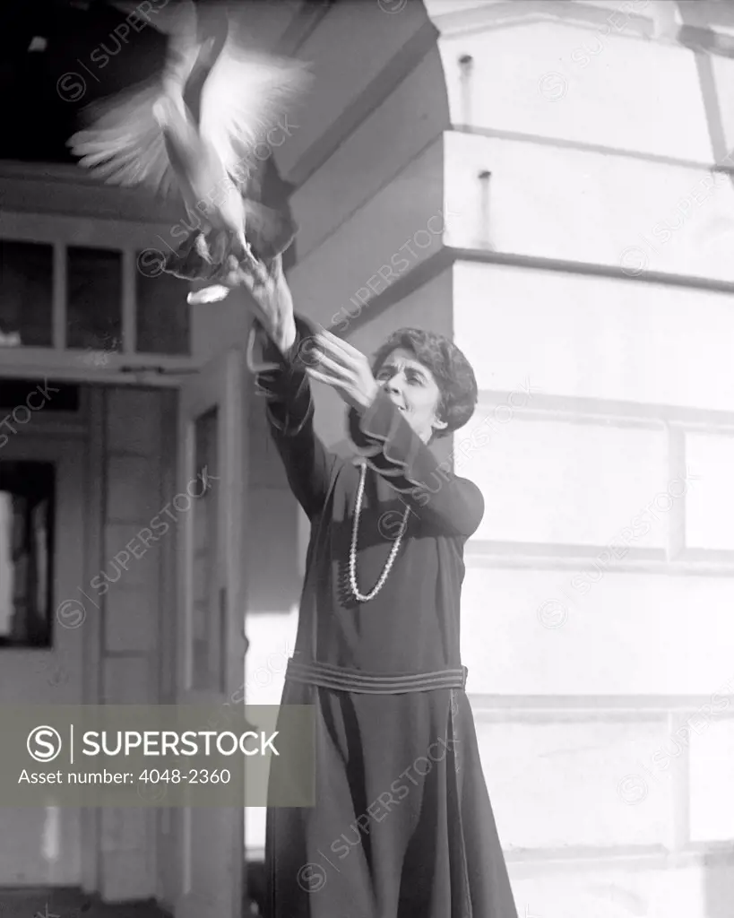 Grace Coolidge (1879-1957), First Lady 1923-1929; original caption: Mrs. Coolidge with Pigeon, December 8, 1923.