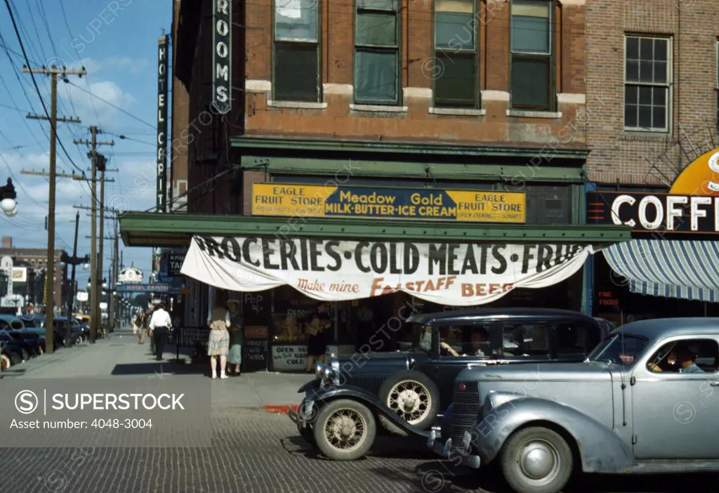 Lincoln, Nebraska, Eagle Fruit Store and Capital Hotel, photograph by John Vachon, 1942