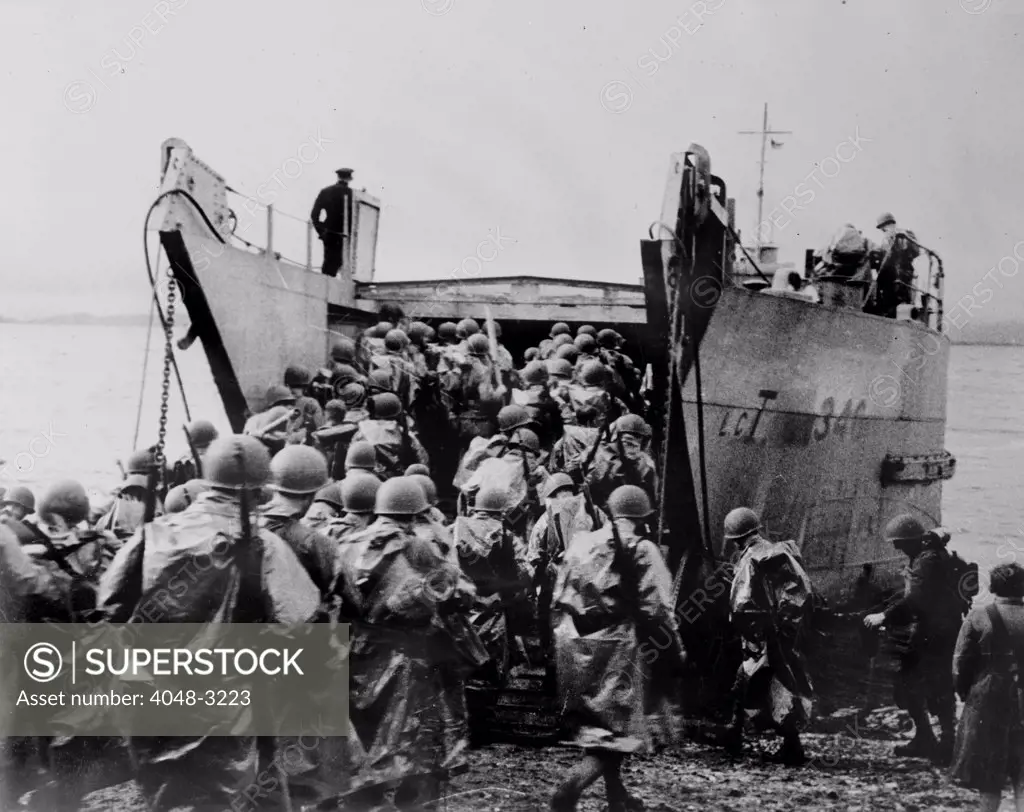 World War II, U.S. soldiers boarding a ship, circa 1940-1946.