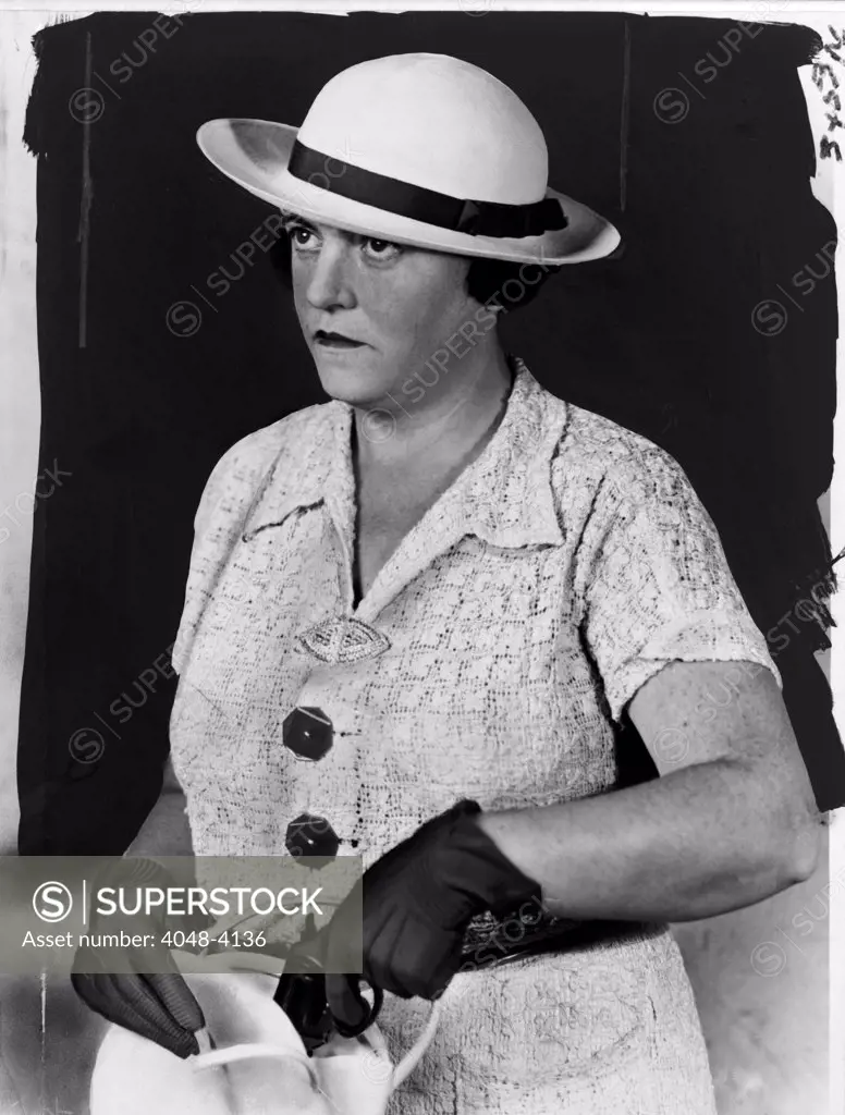 Mary Agnes Shanley, New York City detective, half-length portrait, facing left, pulling a pistol out of her handbag