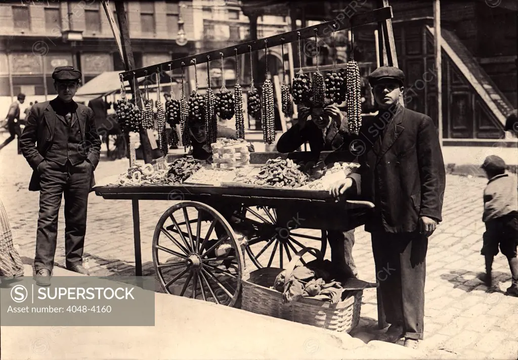 New York City, Street vender, Italian feast, New York, photograph, 1908