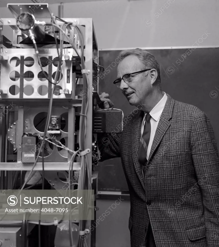 Luis W. Alvarez (1911-1988), American physicist awarded the Nobel Prize for Physics in 1968 for the discovery of many subatomic particles. Working with his son, geologist Walter Alvarez, he applied nuclear physics to help develop the theory that an asteroid strike led to the extinction of dinosaurs. Ca. 1960.