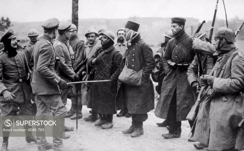 World War I, German soldiers with French prisoners of war, ca. 1914