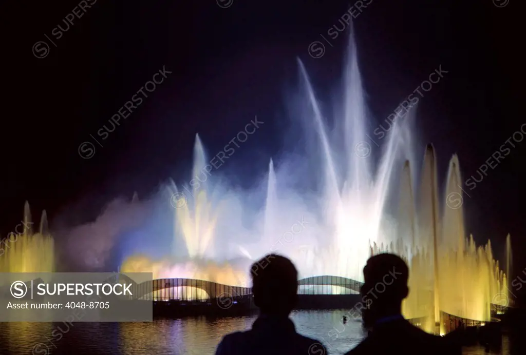 1964 World's Fair, Flushing Meadows, New York. The Fair held a dazzling fireworks show with fountains and light each night at 9:00 pm.  Photo: John G. Zimmerman Archive/courtesy Everett Collection.