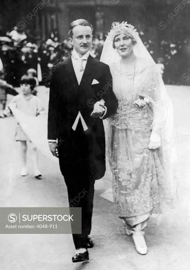 Alfred Duff Cooper and his bride, Lady Diana Manners, 1919.Courtesy: CSU Archives/Everett Collection