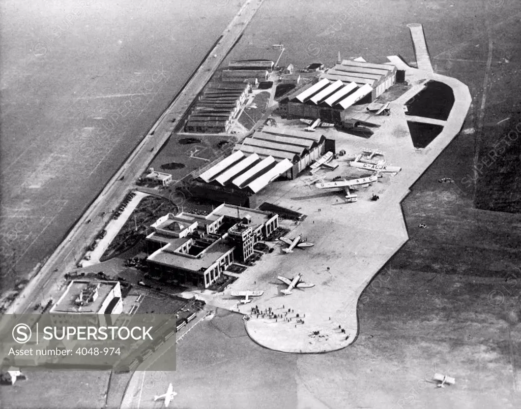Croydon Airport in England (1940).