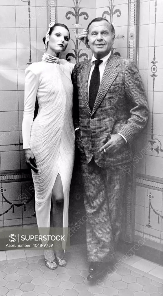 Model Marlene Zipp visiting fashion designer Bill Blass. Ca. Sept. 20, 1979.