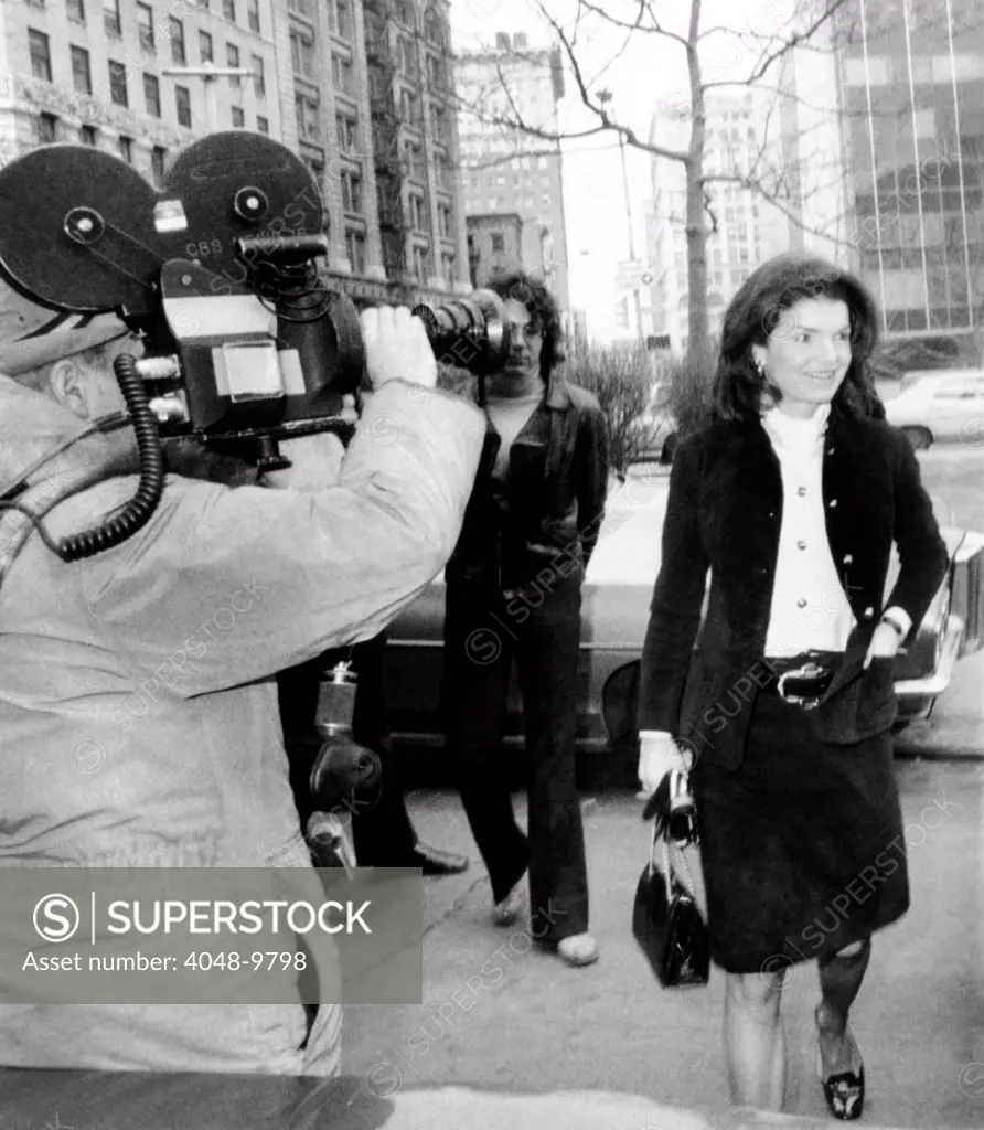 Jacqueline Kennedy Onassis arrives at New York's Federal Court. She was in a legal dispute with paparazzi Ron Gaella, seeking an injunction prohibiting him from coming within 100 yards of her. March 3, 1972.