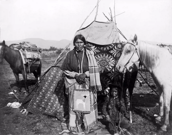 I-ah-to-tonah, or Little Woman Mountain, and son A-last-Sauked, or Looking-away-off, Nez Perce, ca. 1909