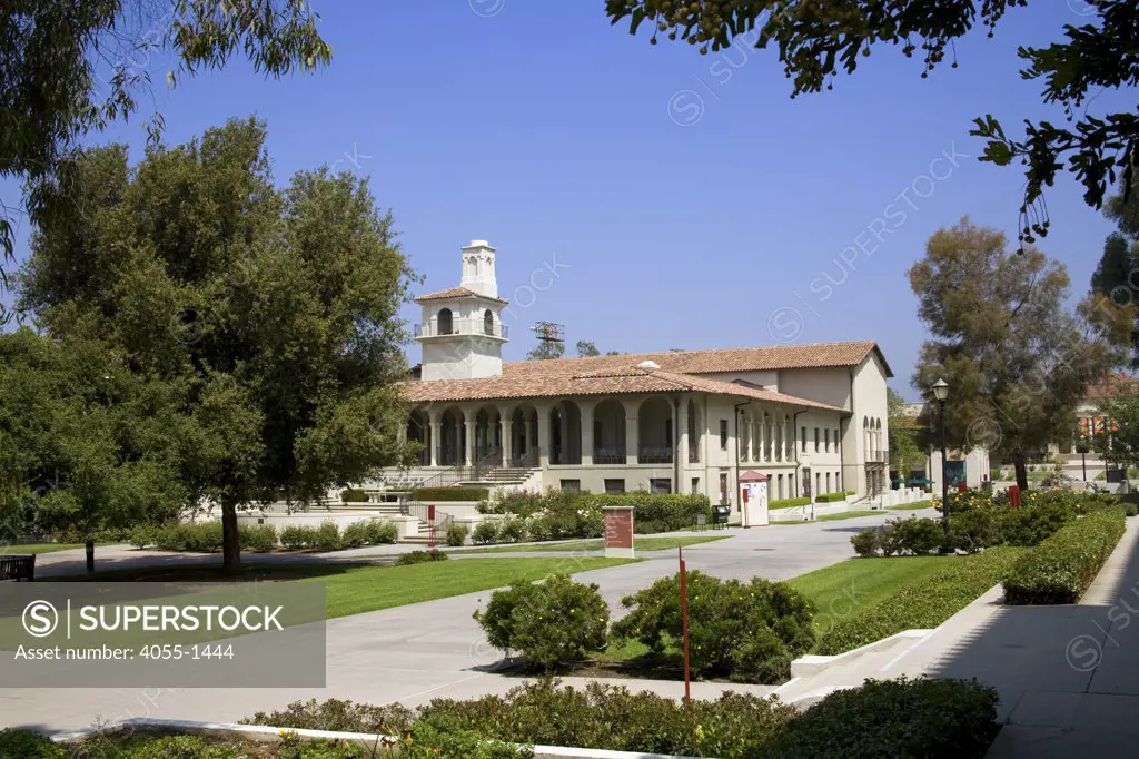 Central Quadrangle. Occidental College is where Barack Obama attended from fall 1979 through spring 1981 before  transferring to Columbia University. Highland Park, Los Angeles, California, USA