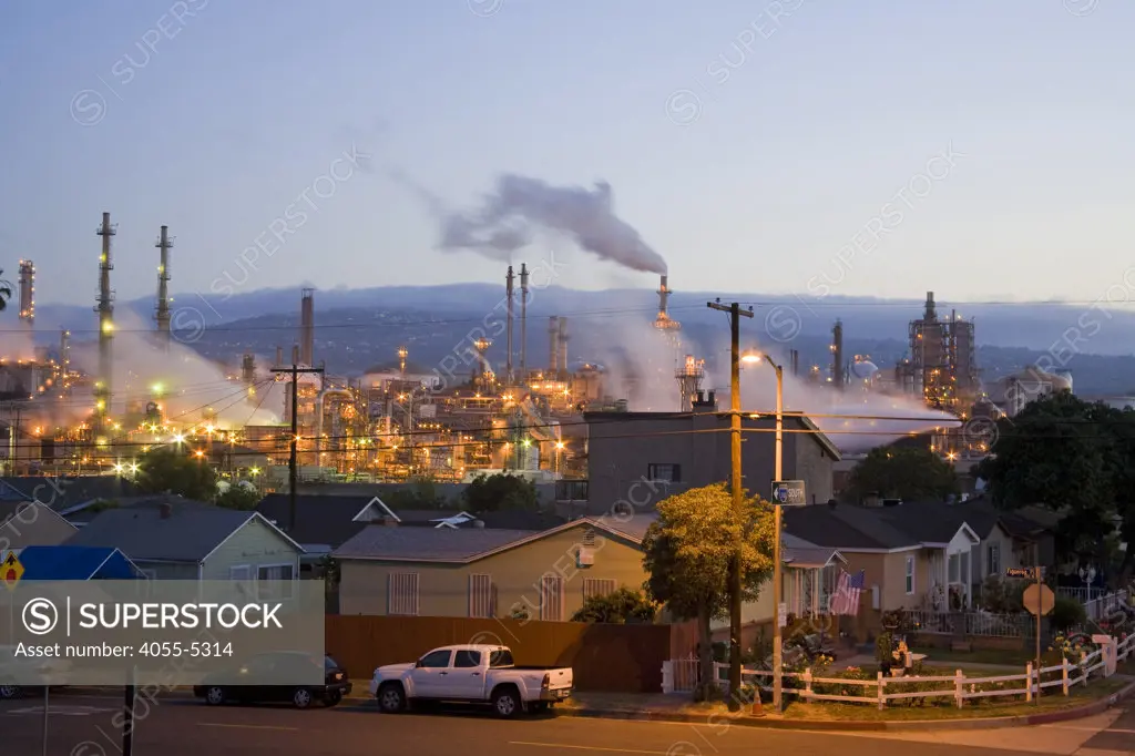 Residential houses next to oil refinery at Wilmington. Wilmington has one the highest risks of cancer due to it's proximity to the Port of Los Angeles at Long Beach, and the several oil refineries in the vicinity. Los Angeles, California, USA