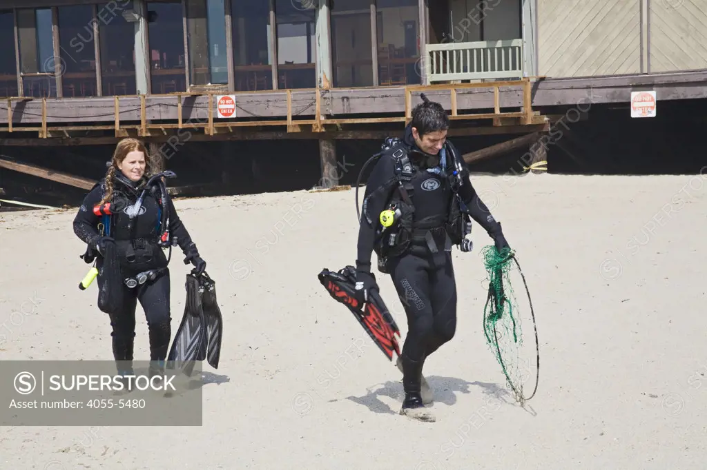 Divers help cleanup at Redondo Beach. Over 14,000 volunteers took part in Coastal Cleanup Day in Los Angeles County, cleaning up beaches, parks, alleys, creeks, highways and storm drains at 69 different sites.