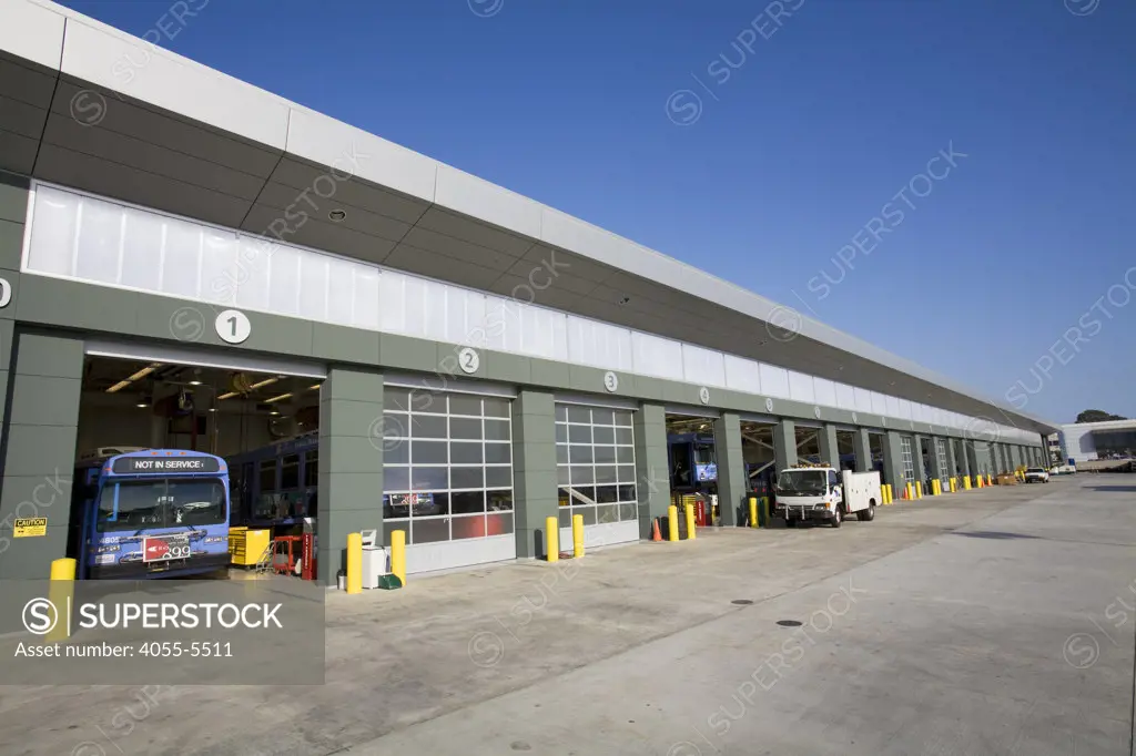 Big Blue Bus Terminal, buses powered by Liquified Natural Gas (LNG). Santa Monica, Los Angeles, California, USA